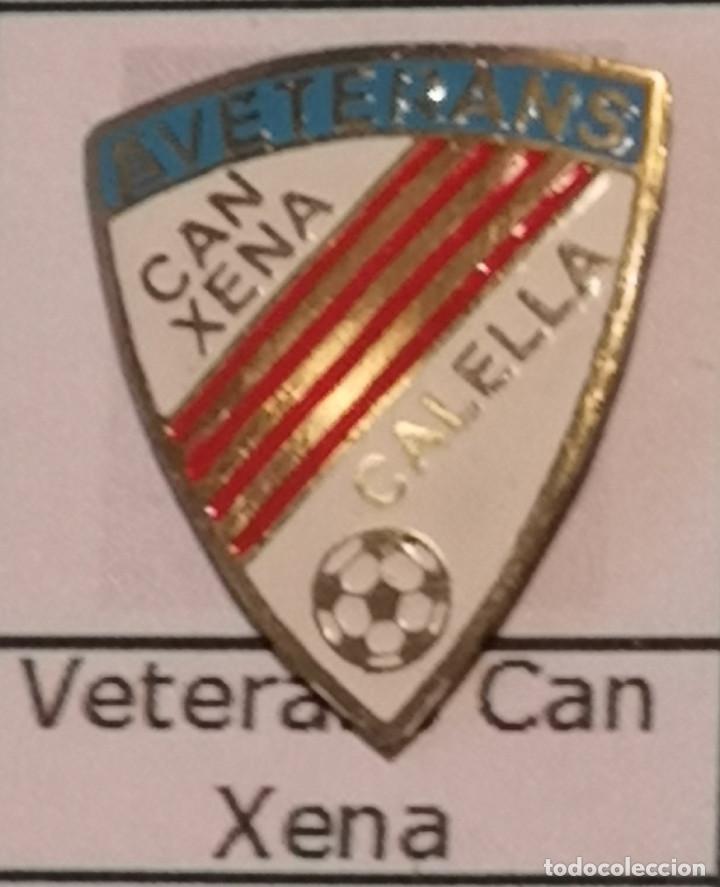 Sammelleidenschaft Sport: PIN FUTBOL - BARCELONA - CALELLA - A.VETERANS CAN XELLA