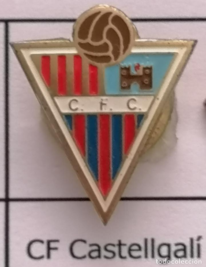 Colecionismo desportivo: PIN FUTBOL - BARCELONA - CASTELLGAL&Iacute; - CF CASTELLGAL&Iacute; Solapa