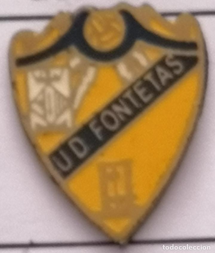 Sammelleidenschaft Sport: PIN FUTBOL - BARCELONA - CERDANYOLA DEL VALL&Egrave;S - UD FONTETAS