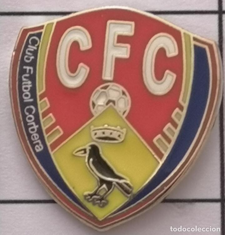 Sammelleidenschaft Sport: PIN FUTBOL - BARCELONA - CORBERA DE LLOBREGAT - CF CORBERA