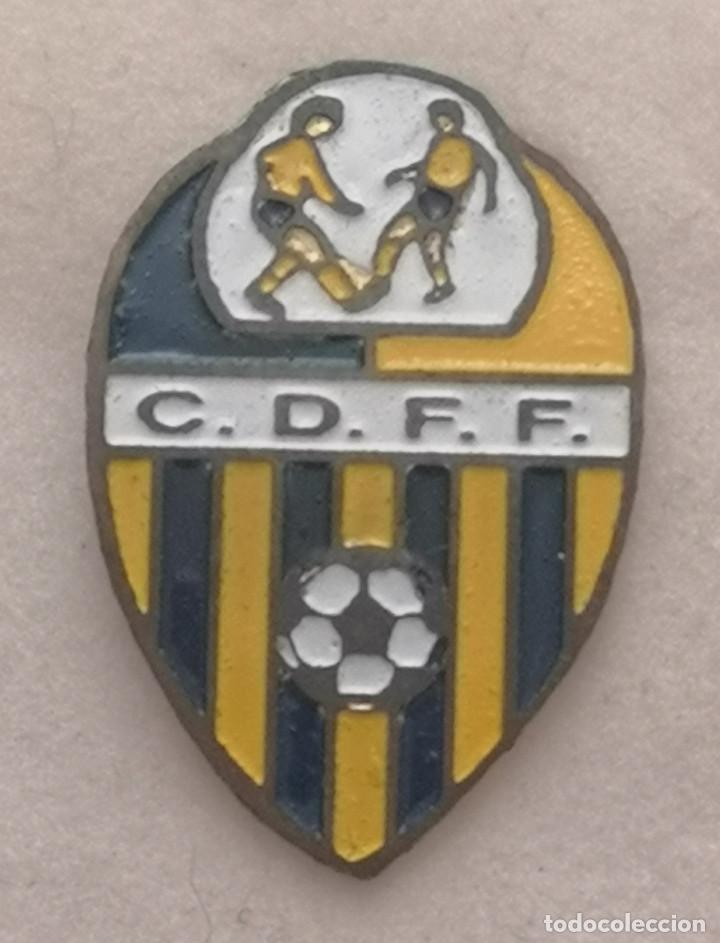 Sammelleidenschaft Sport: PIN FUTBOL - BARCELONA - CORNELL&Agrave; DE LLOBREGAT - CD FONTSANTA - FATJO