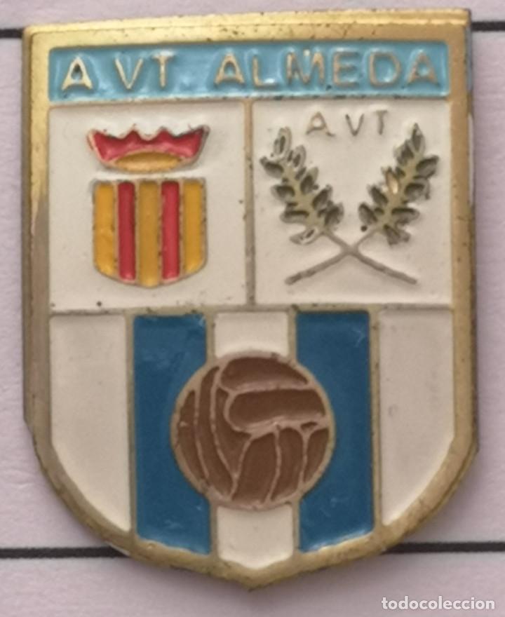 Coleccionismo deportivo: PIN FUTBOL - BARCELONA - CORNELL&Agrave; DE LLOBREGAT - A VT ALMEDA