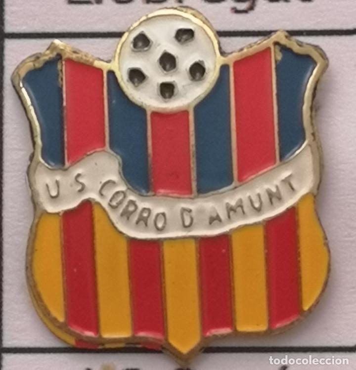 Coleccionismo deportivo: PIN FUTBOL - BARCELONA - CORR&Oacute; D'AMUNT - US CORR&Oacute; D'AMUNT