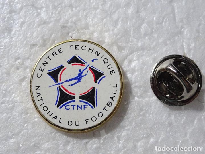 Collezionismo sportivo: PIN DE DEPORTES. F&Uacute;TBOL. FRANCIA CTNF CENTRO T&Eacute;CNICO NACIONAL DE FOOTBALL