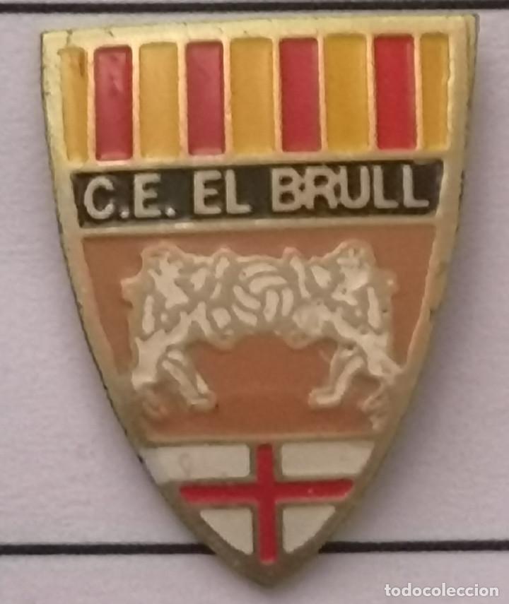 Coleccionismo deportivo: PIN FUTBOL - BARCELONA - EL BRULL - CE EL BRULL