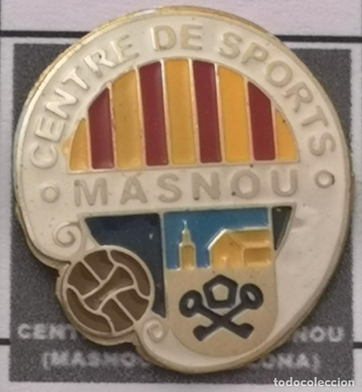 Coleccionismo deportivo: PIN FUTBOL - BARCELONA - EL MASNOU - CE MASNOU