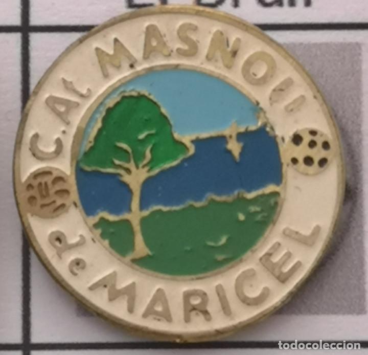 Coleccionismo deportivo: PIN FUTBOL - BARCELONA - EL MASNOU - C.At. MASNOU de MARICEL