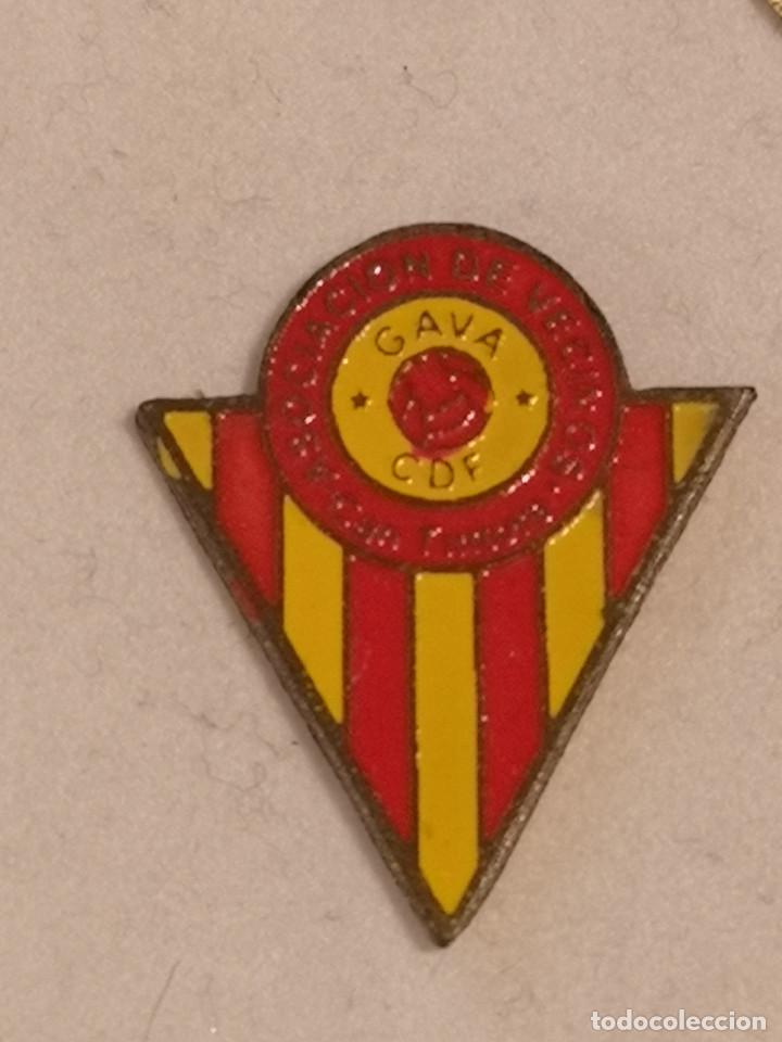 Collectionnisme sportif: PIN FUTBOL - BARCELONA - GAV&Agrave; - CDF GAV&Agrave; ASOCIACION DE VECINOS CAN TINTOR&Eacute;