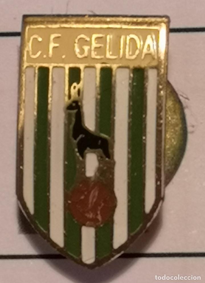 Collectionnisme sportif: PIN FUTBOL - BARCELONA - GELIDA - CF GELIDA - Solapa