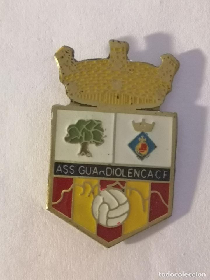 Collectionnisme sportif: PIN FUTBOL - BARCELONA - GUARDIOLA DE BERGUED&Agrave; - ASS GUARDIOLENCA FC
