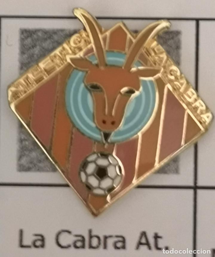 Collectionnisme sportif: PIN FUTBOL - BARCELONA - GURB - ATLETIC LA CABRA