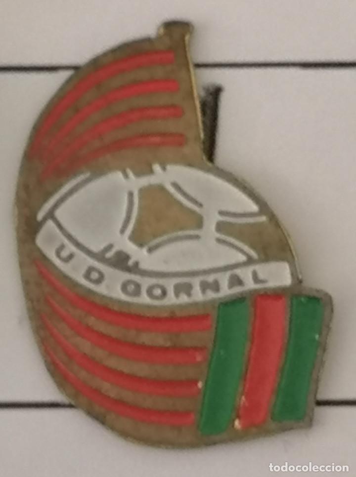 Collectionnisme sportif: PIN FUTBOL - BARCELONA - HOSPITALET DE LLOBREGAT - UD GORNAL