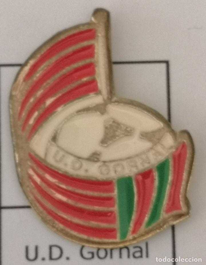 Collectionnisme sportif: PIN FUTBOL - BARCELONA - HOSPITALET DE LLOBREGAT - UD GORNAL