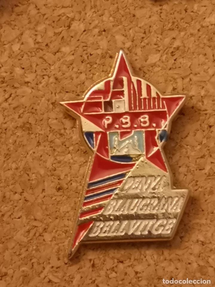 Collectionnisme sportif: PIN FUTBOL - BARCELONA - HOSPITALET DE LLOBREGAT - PENYA BLAUGRANA BELLVITGE