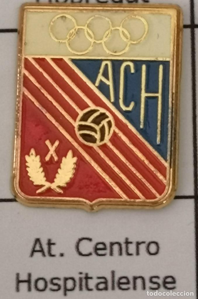 Collectionnisme sportif: PIN FUTBOL - BARCELONA - HOSPITALET DE LLOBREGAT - AT. CENTRO HOSPITALENSE