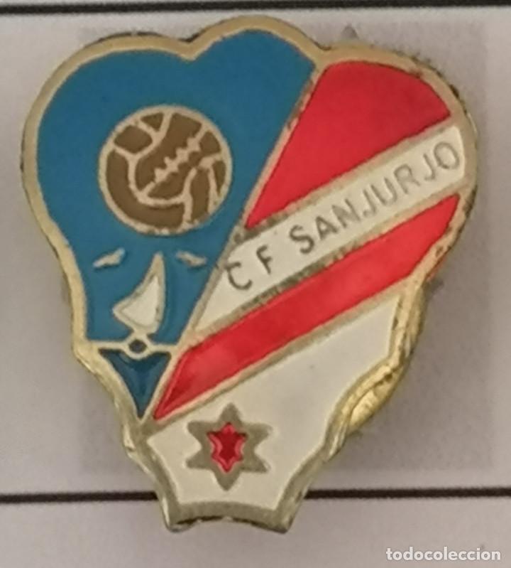 Collectionnisme sportif: PIN FUTBOL - BARCELONA - HOSPITALET DE LLOBREGAT - CF SANJURJO - Solapa