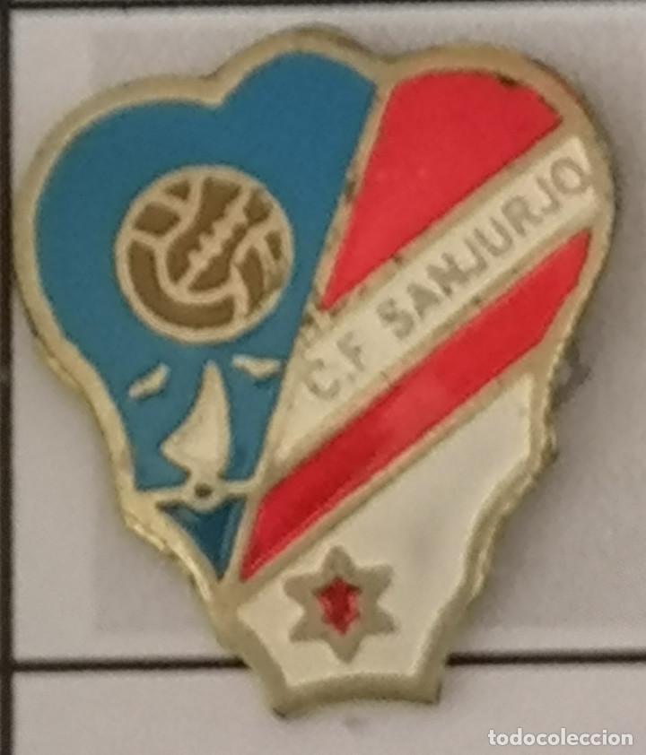 Collectionnisme sportif: PIN FUTBOL - BARCELONA - HOSPITALET DE LLOBREGAT - CF SANJURJO