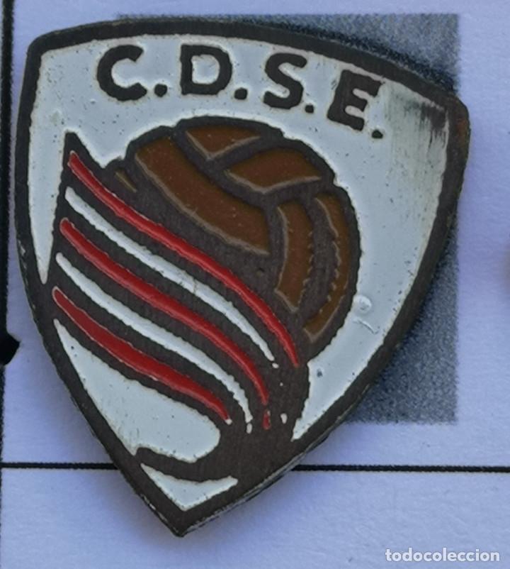 Collectionnisme sportif: PIN FUTBOL - BARCELONA - HOSPITALET DE LLOBREGAT - CD SANTA EULALIA