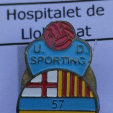 Coleccionismo deportivo: PIN FUTBOL - BARCELONA - HOSPITALET DE LLOBREGAT - UD SPORTING 57 - SOLAPA