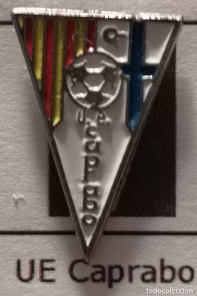 Collectionnisme sportif: PIN FUTBOL - BARCELONA - HOSPITALET DE LLOBREGAT - UE CAPRABO
