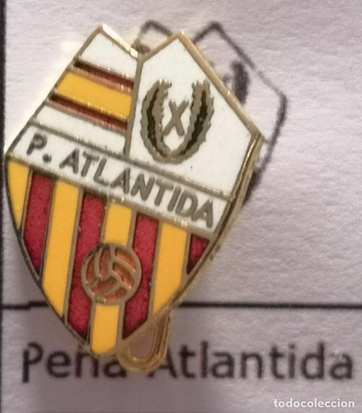 Collectionnisme sportif: PIN FUTBOL - BARCELONA - HOSPITALET DE LLOBREGAT - PE&Ntilde;A ATLANTIDA - Aguja