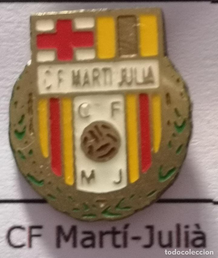 Collectionnisme sportif: PIN FUTBOL - BARCELONA - HOSPITALET DE LLOBREGAT - CF MARTI JULIA