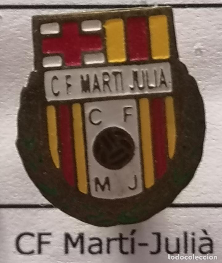 Collectionnisme sportif: PIN FUTBOL - BARCELONA - HOSPITALET DE LLOBREGAT - CF MARTI JULIA - Solapa