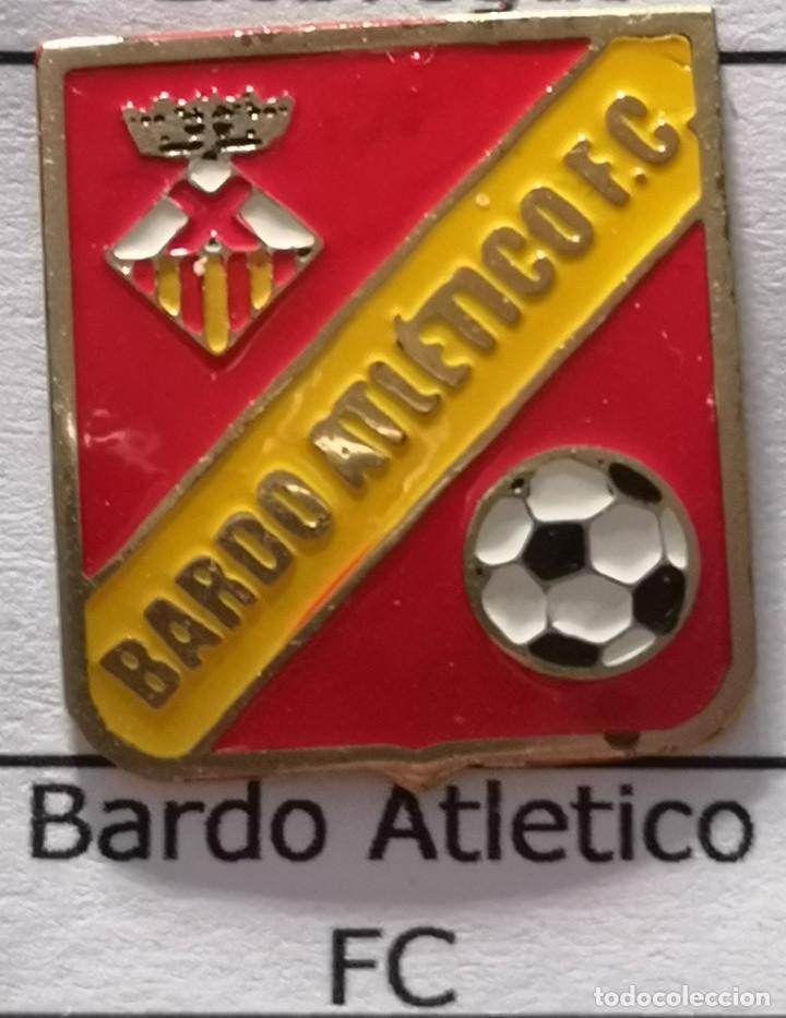 Collectionnisme sportif: PIN FUTBOL - BARCELONA - HOSPITALET DE LLOBREGAT - BARDO ATL&Eacute;TICO FC