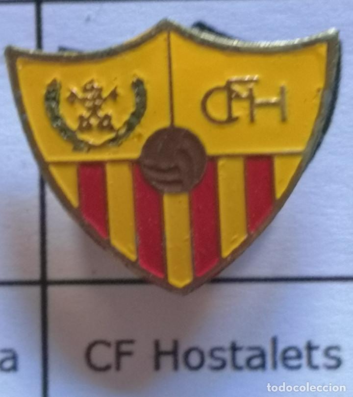 Collectionnisme sportif: PIN FUTBOL - BARCELONA - HOSTALETS DE PIEROLA - CF HOSTALETS - Solapa