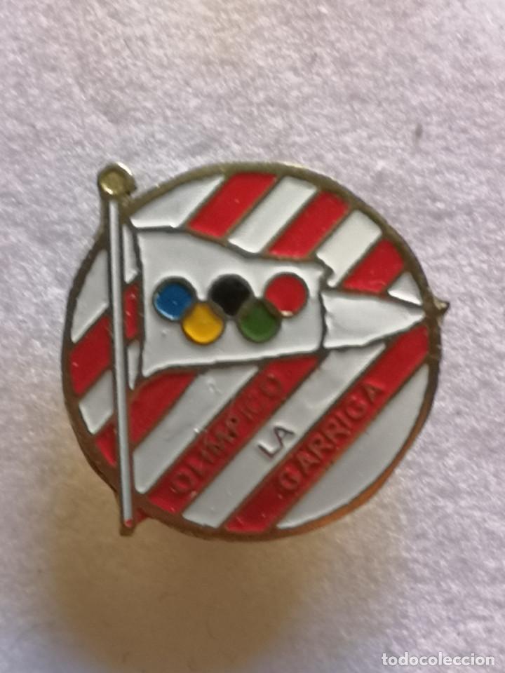 Colecionismo desportivo: PIN FUTBOL - BARCELONA - LA GARRIGA - OLIMPICO LA GARRIGA - Solapa