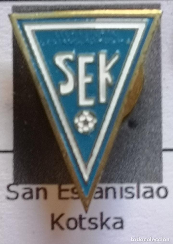 Colecionismo desportivo: PIN FUTBOL - BARCELONA - LA GARRIGA - SAN ESTANISLAO KOTSKA - Solapa