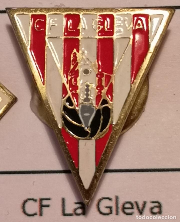 Colecionismo desportivo: PIN FUTBOL - BARCELONA - LA GLEVA - CF LA GLEVA - Solapa