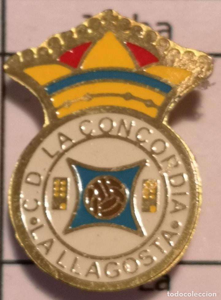 Colecionismo desportivo: PIN FUTBOL - BARCELONA - LA LLAGOSTA - CD LA CONCORDIA - Solapa