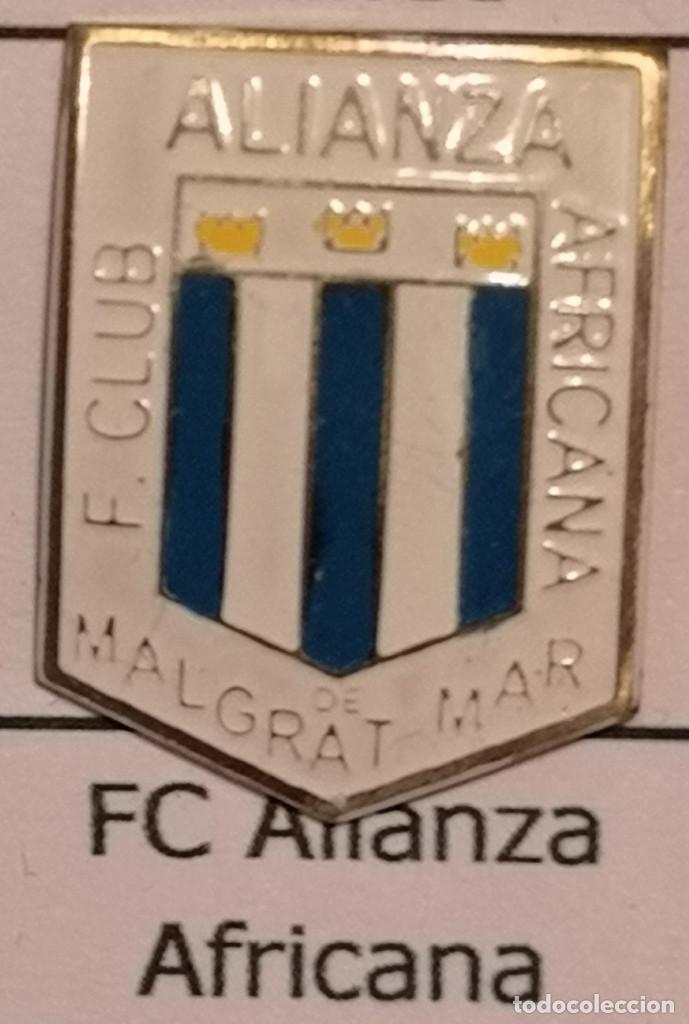 Sammelleidenschaft Sport: PIN FUTBOL - BARCELONA - MALGRAT DE MAT - FC ALIANZA AFRICANA