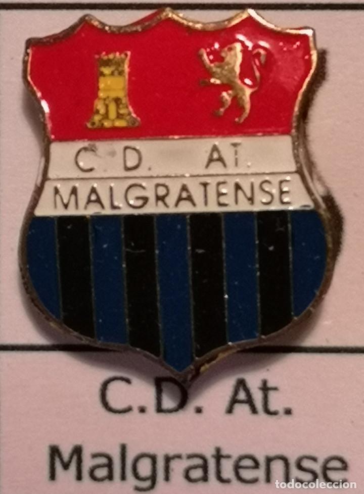 Sammelleidenschaft Sport: PIN FUTBOL - BARCELONA - MALGRAT DE MAT - CD AT. MALGRATENSE