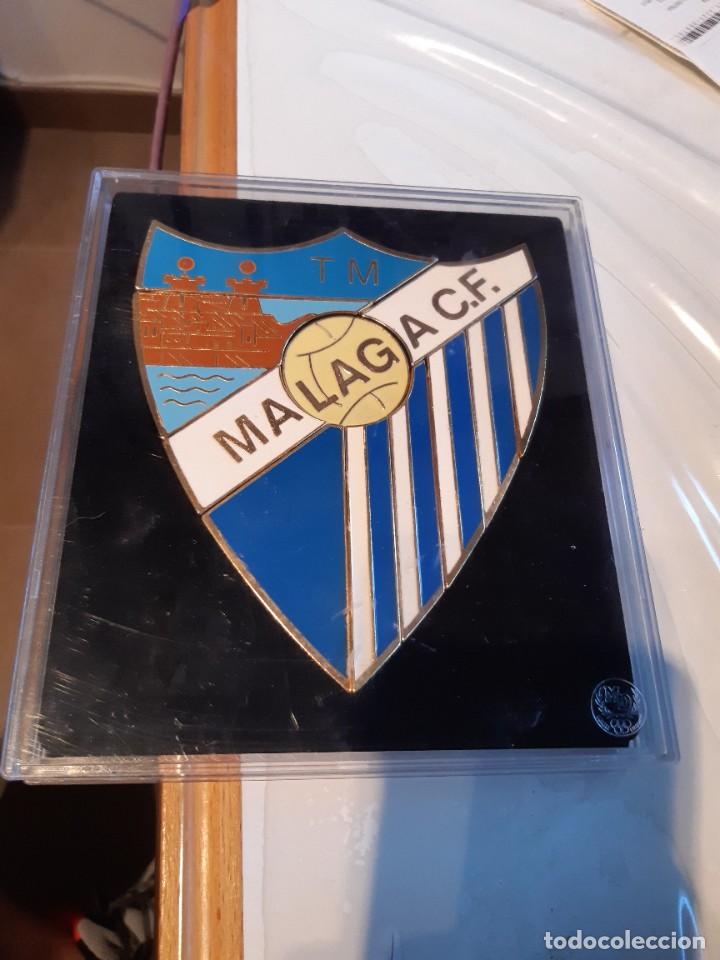 Collezionismo sportivo: LOTE PINS PUZZLE SET INSIGNIAS M&Aacute;LAGA CF FUTBOL CAJA TERCIOPELO PL&Aacute;STICO