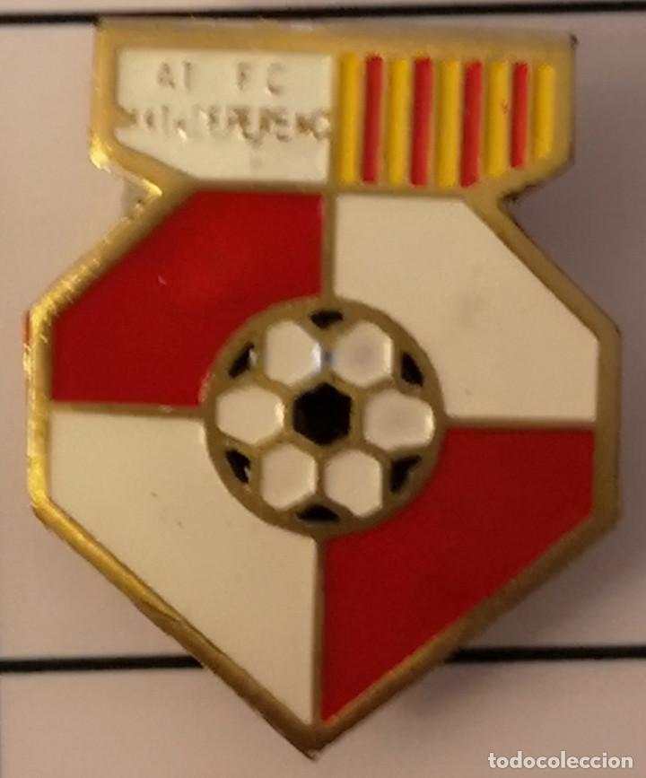 Sammelleidenschaft Sport: PIN FUTBOL - BARCELONA - MATADEPERA - AT FC MATADEPERENC - Solapa