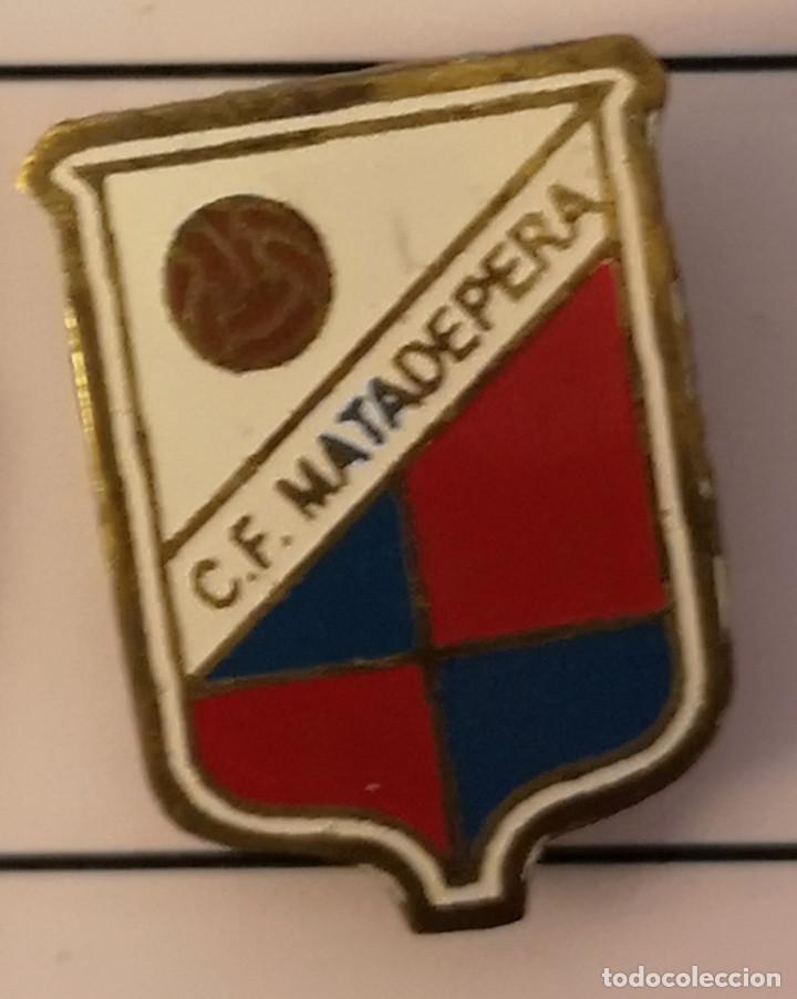 Sammelleidenschaft Sport: PIN FUTBOL - BARCELONA - MATADEPERA - CF MATADEPERA - Solapa