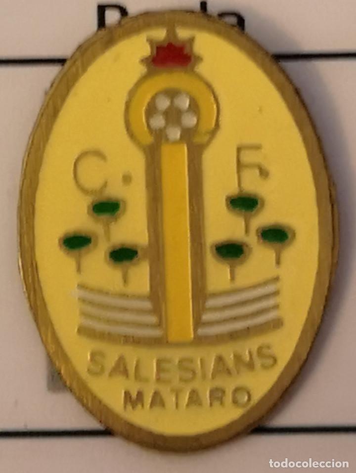 Sammelleidenschaft Sport: PIN FUTBOL - BARCELONA - MATARO - CF SALESIANS