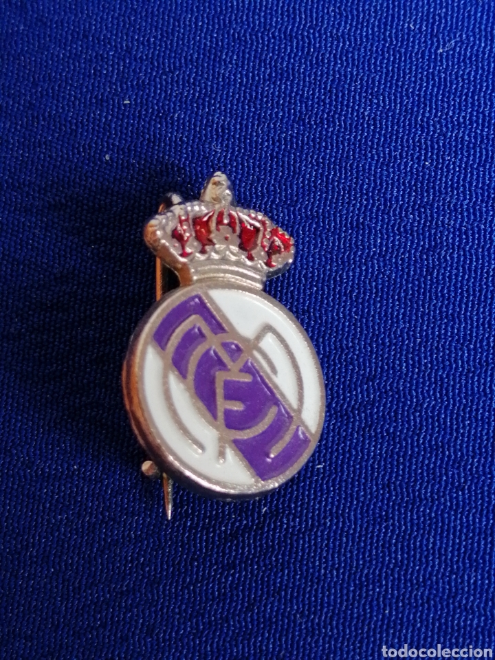 Coleccionismo deportivo: REAL MADRID INSIGNIA DE ALFILER - Foto 1