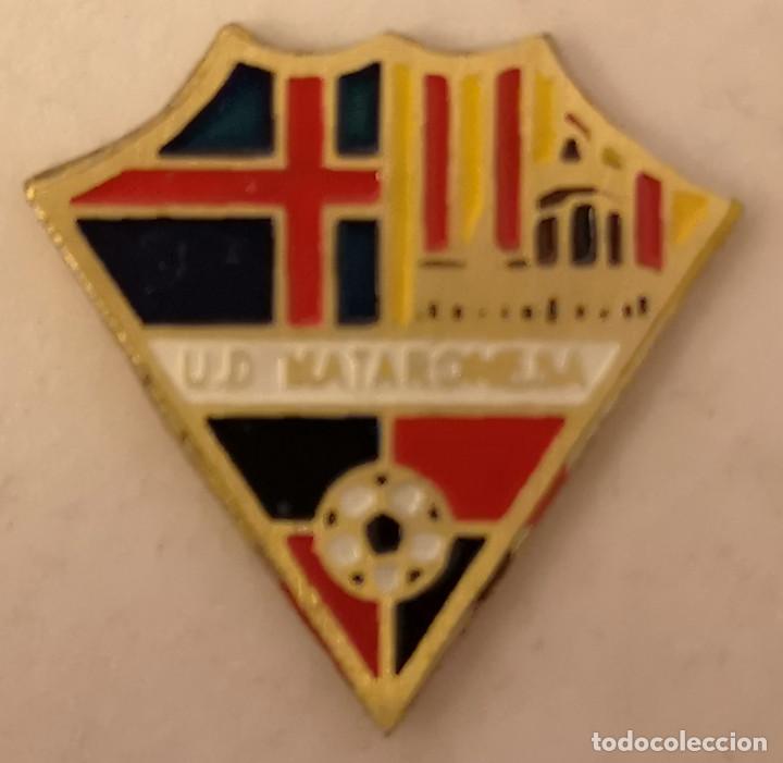 Sammelleidenschaft Sport: PIN FUTBOL - BARCELONA - MATARO - UD MATARONESA