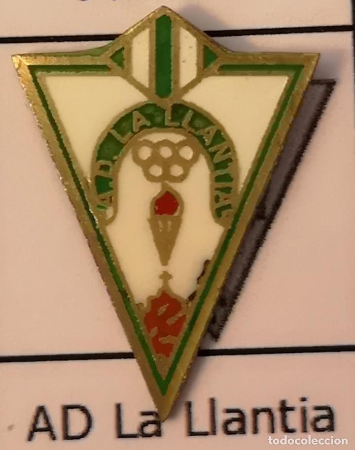 Sammelleidenschaft Sport: PIN FUTBOL - BARCELONA - MATARO - AD LA LLANTIA