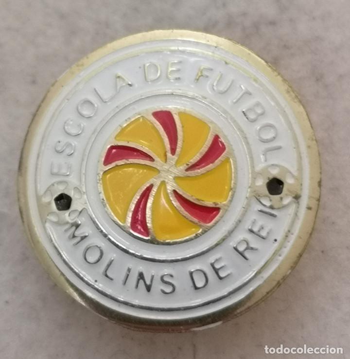 Sammelleidenschaft Sport: PIN FUTBOL - BARCELONA - MOLINS DE REI - ESCOLA DE FUTBOL MOLINS DE REI - Solapa