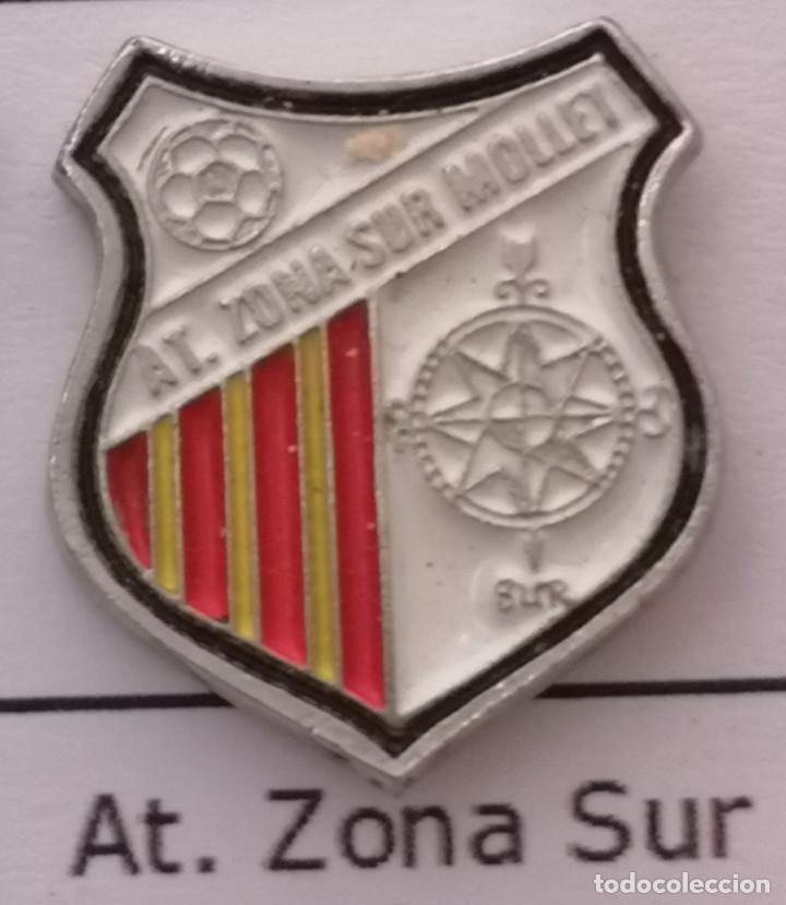Sammelleidenschaft Sport: PIN FUTBOL - BARCELONA - MOLLET DEL VALL&Egrave;S - AT ZONA SUR MOLLET