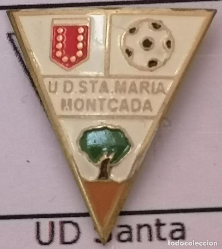 Sammelleidenschaft Sport: PIN FUTBOL - BARCELONA - MONTCADA I REIXAC - UD SANTA MARIA