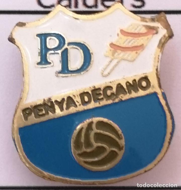 Sammelleidenschaft Sport: PIN FUTBOL - BARCELONA - MONTCADA I REIXAC - PENYA DECANO - Solapa