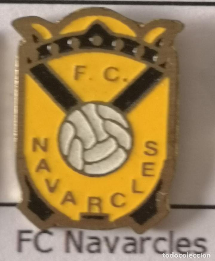 Sammelleidenschaft Sport: PIN FUTBOL - BARCELONA - NAVARCLES - FC NAVARCLES