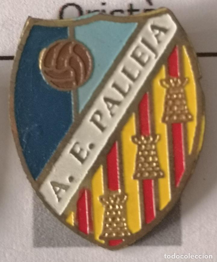 Sammelleidenschaft Sport: PIN FUTBOL - BARCELONA - PALLEJ&Agrave; - AE PALLEJ&Agrave;
