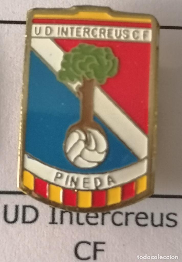 Sammelleidenschaft Sport: PIN FUTBOL - BARCELONA - PINEDA DE MAR - UD INTERCREUS - Solapa