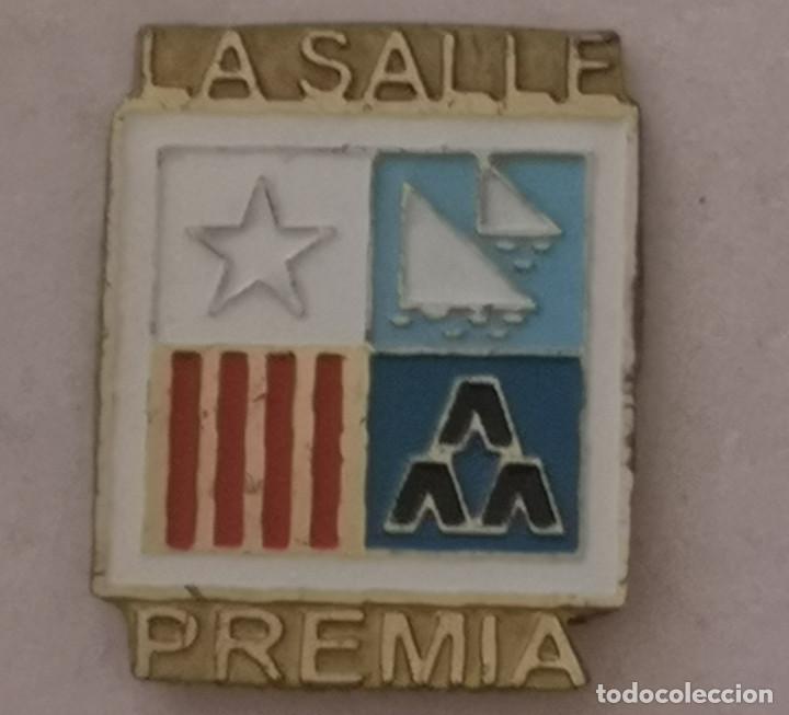 Sammelleidenschaft Sport: PIN FUTBOL - BARCELONA - PREMI&Agrave; DE MAR - AE LA SALLE PREMI&Agrave;